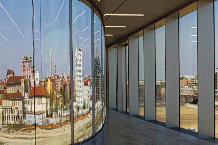 a large building with a lot of windows on it